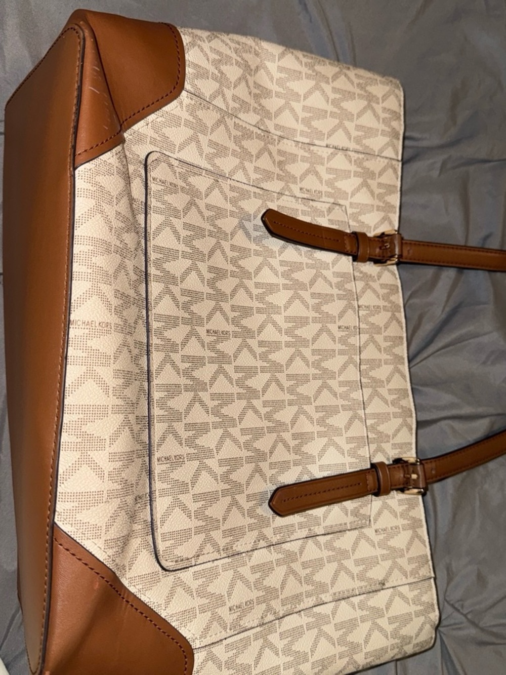 Michael Kors Cream Monogram Shoulder Bag with Gold Logo - Picture 3 of 4